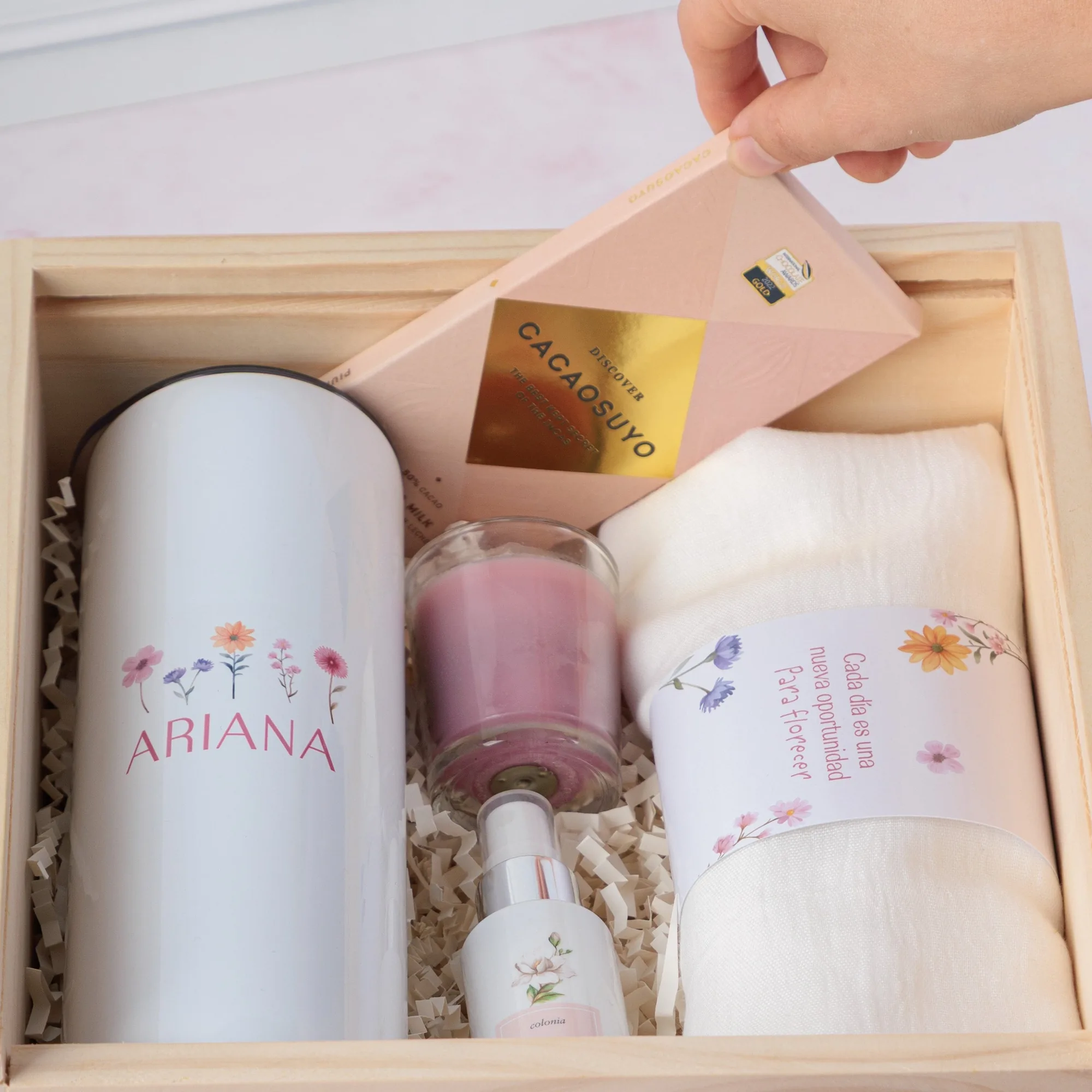Ariana: Termo Personalizado, Pashmina & Vela Aromática