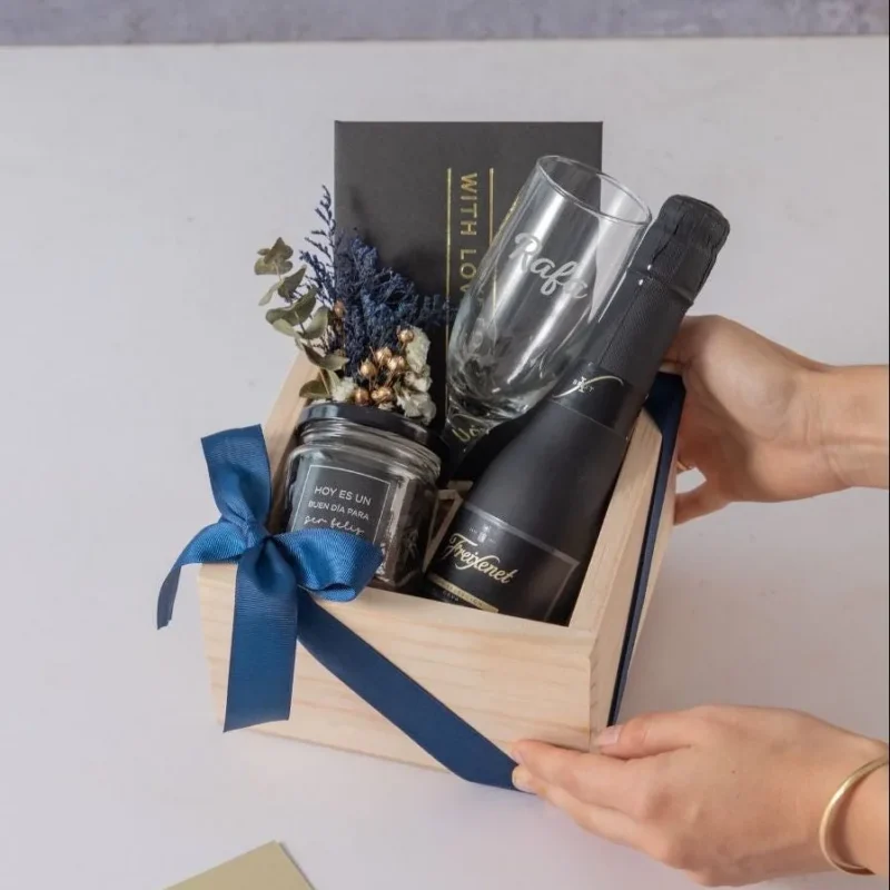 Set Brindemos por ti: Freixenet, Brownies & Copa Personalizada