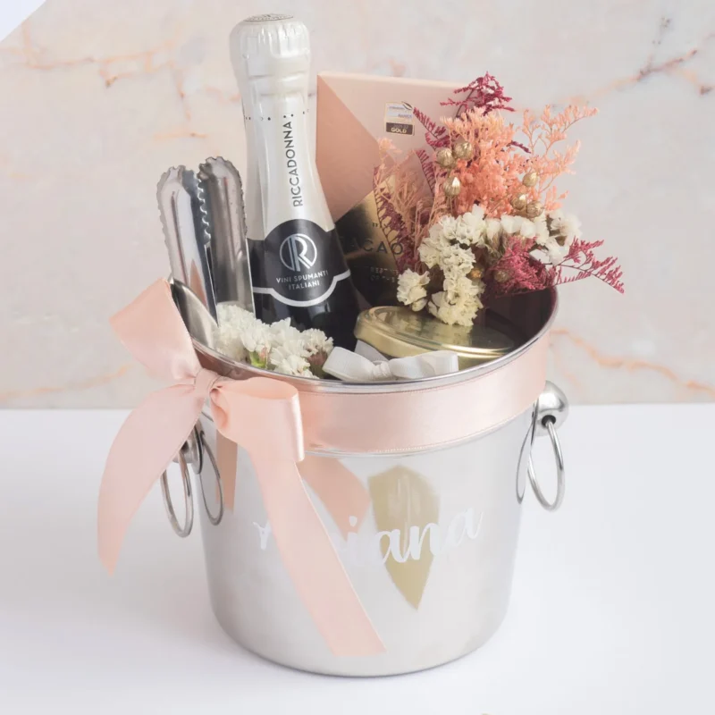 Pack Celebra: Hielera Personalizada & Chocolate Premium