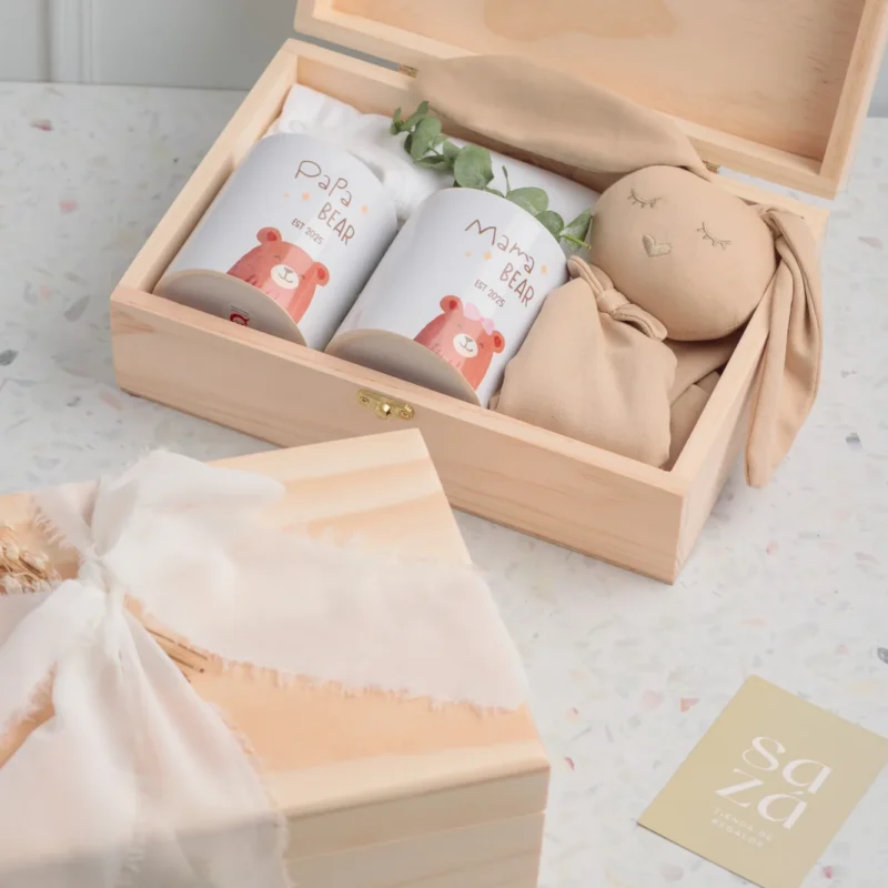 Pack Mamá & Papá: Tazas Personalizadas, Body de Algodón & Conejo de Apego