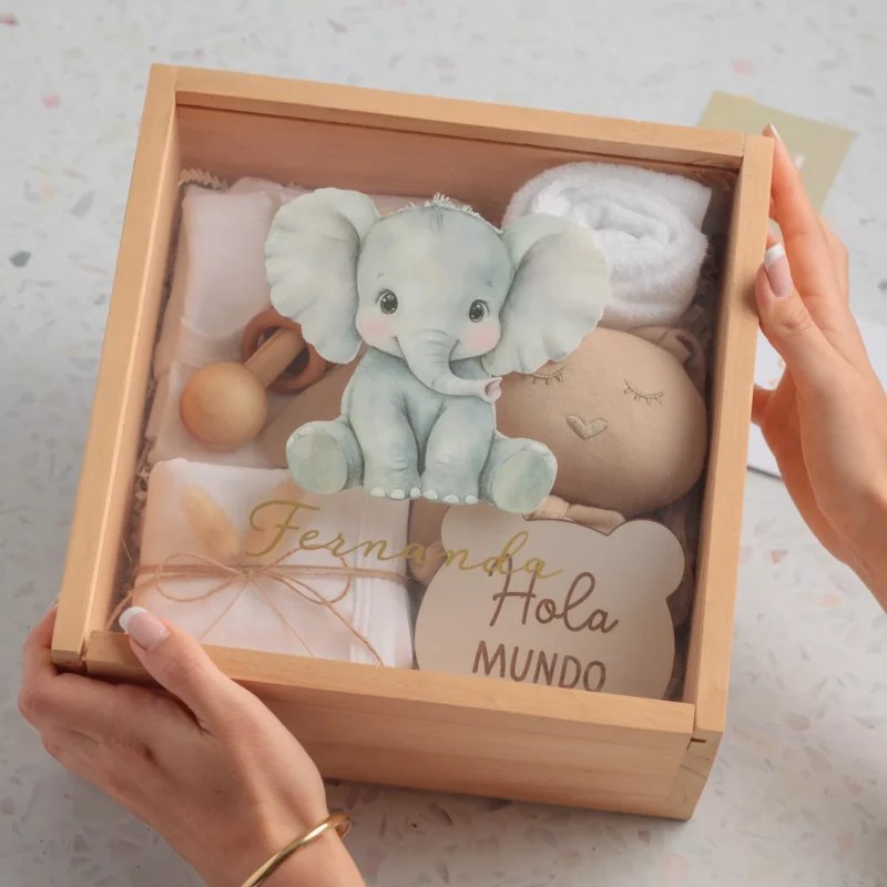 Pack Bebé Elefante: Sonaja de Madera, Babita & Body de Algodón
