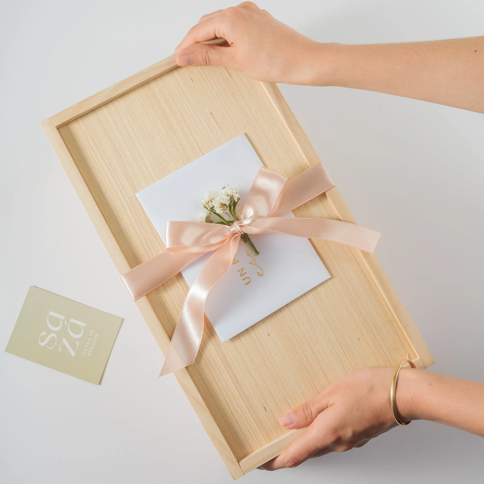 Pack Vinera con Copa Personalizada & Jabones Mini