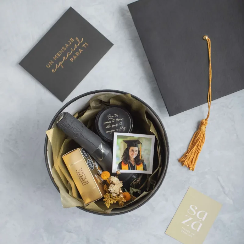 Pack Graduación: Caja Estilo Berrite con Freixenet, Fotos & Chocolate